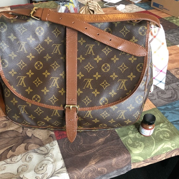 Louis Vuitton Handbags - AUTHENTIC LOUIS VUITTON SAMUR 30